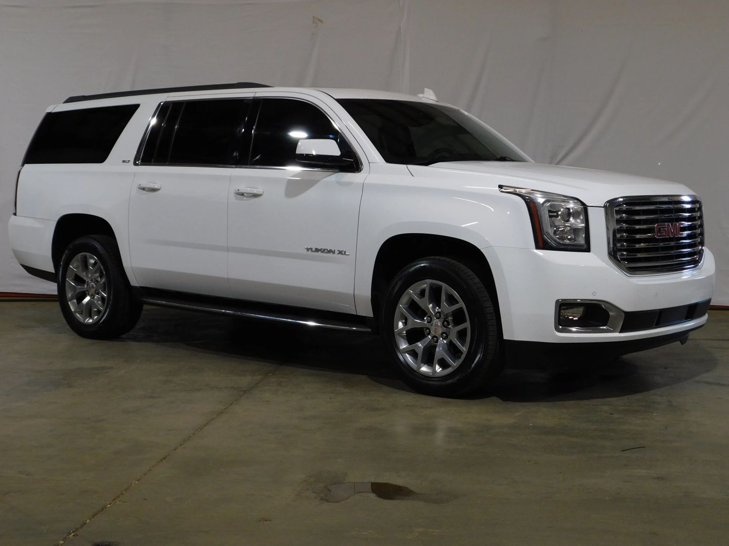 gmc yukon xl 2017 1GKS1GKC2HR138348 image gmc yukon xl 2017 1GKS1GKC2HR138348 image